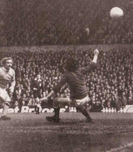 Man utd away 1971-72 lee 1st goal